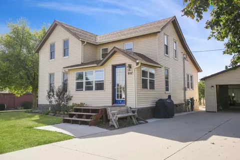607 West St, Dysart, IA 52224