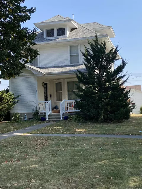 410 Crirsman St, Dysart, IA 52224