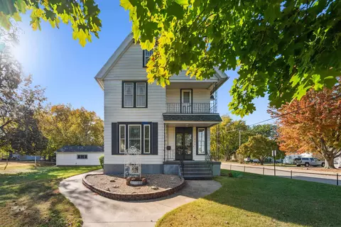 608 N Franklin St, Manchester, IA 52057