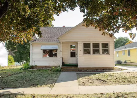624 Broad St, Reinbeck, IA 50669