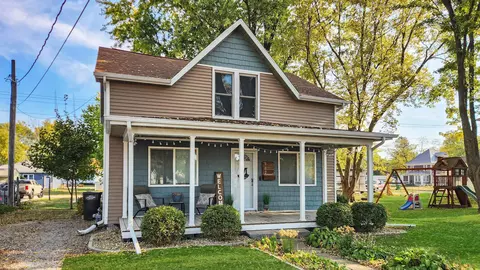 902 Main St, Laporte City, IA 50651