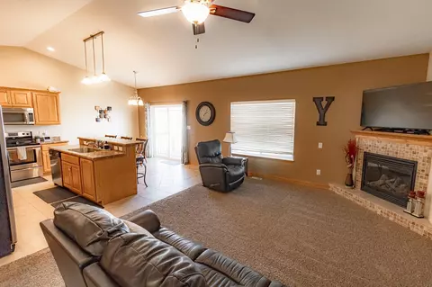 4826 Millenium Dr, Cedar Falls, IA 50613 photo 7