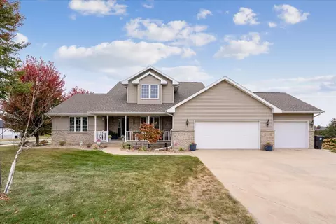 4017 Fieldstone Blvd, Cedar Falls, IA 50613