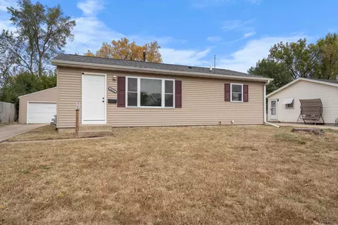 1644 Woodmayr Dr, Waterloo, IA 50701