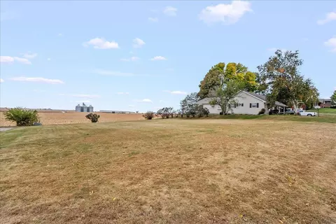 809 Crestview Dr, Traer, IA 50675 photo 2