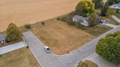 809 Crestview Dr, Traer, IA 50675