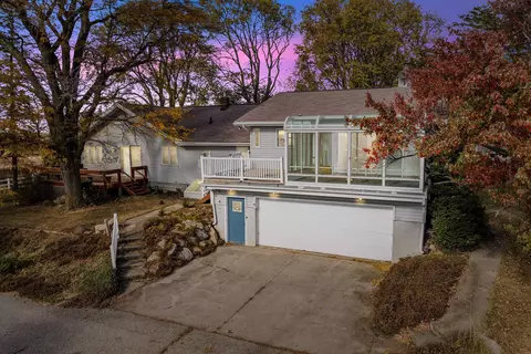 6531 Eldora Rd, Waterloo, IA 50701