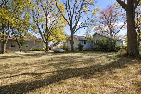 6531 Eldora Rd, Waterloo, IA 50701 photo 4