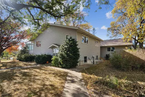 6531 Eldora Rd, Waterloo, IA 50701 photo 3