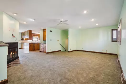 6531 Eldora Rd, Waterloo, IA 50701 photo 11