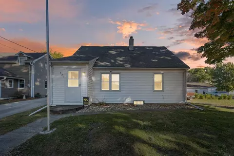 305 2nd St, Wellsburg, IA 50680