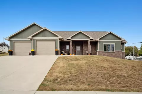 780 17th St SE, Dyersville, IA 52040