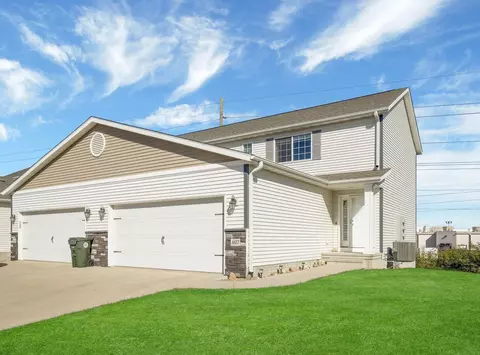 1617 Darby Dr, Waterloo, IA 50702