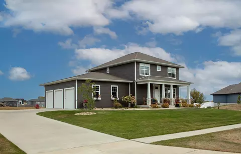 4324 Ranchero Rd, Cedar Falls, IA 50613