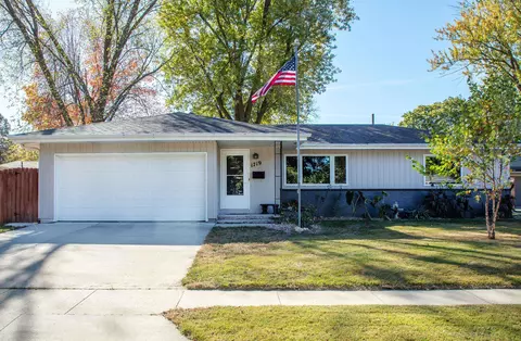 1719 NW 3rd Ave, Waverly, IA 50677