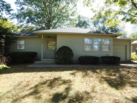 916 W 11 St, Cedar Falls, IA 50613