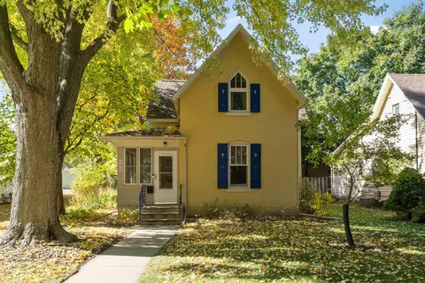 605 River St, Decorah, IA 52101