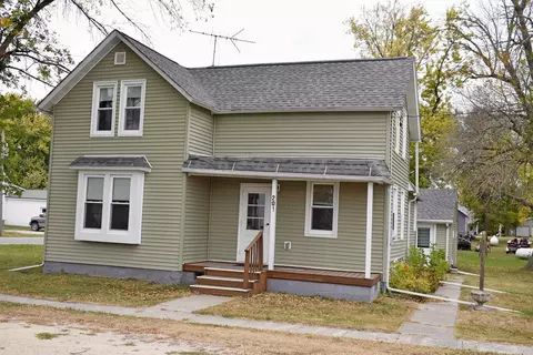201 3rd St, Grafton, IA 50440
