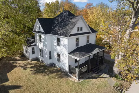 272 Hammond Ave, Waterloo, IA 50702
