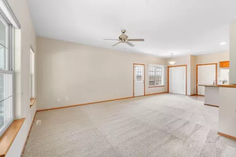 3816 Jay Ln, Waterloo, IA 50701 photo 4