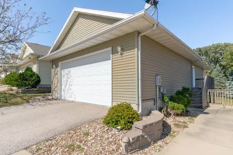 3816 Jay Ln, Waterloo, IA 50701 photo 2