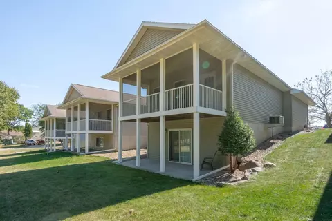 3816 Jay Ln, Waterloo, IA 50701