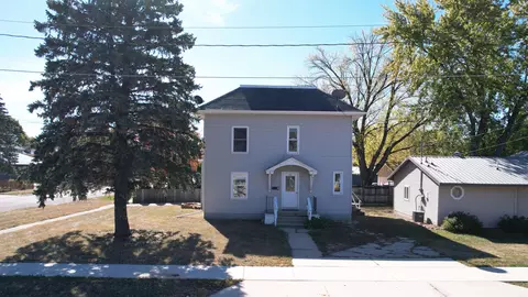 501 W 1st St, Sumner, IA 50674