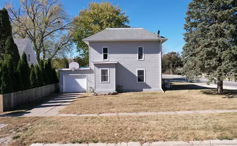 501 W 1st St, Sumner, IA 50674 photo 2
