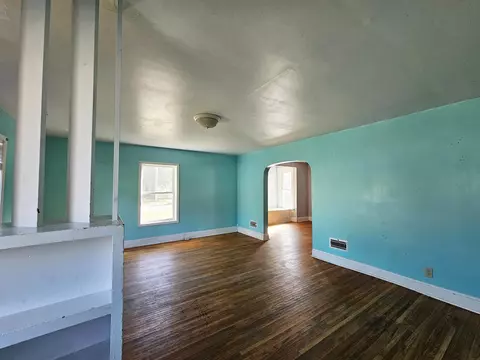 501 W 1st St, Sumner, IA 50674 photo 3