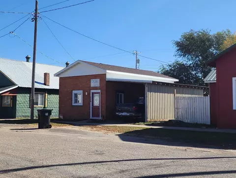 226 NE Main St, New Albin, IA 52160