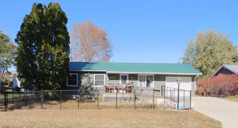 104 Winslow Dr, Manchester, IA 52057