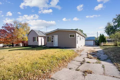 1654 Locke Ave, Waterloo, IA 50701