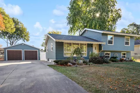 4745 Clover Ln, Waterloo, IA 50701