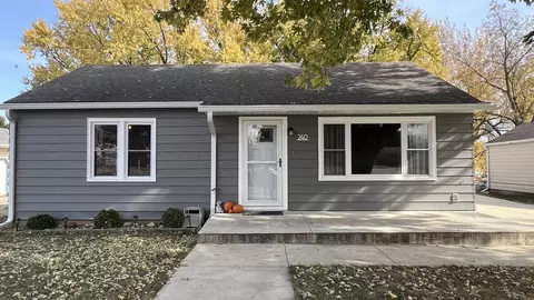 240 S Water Ave, New Hampton, IA 50659