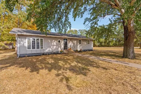2085 Howard St, Waterloo, IA 50702
