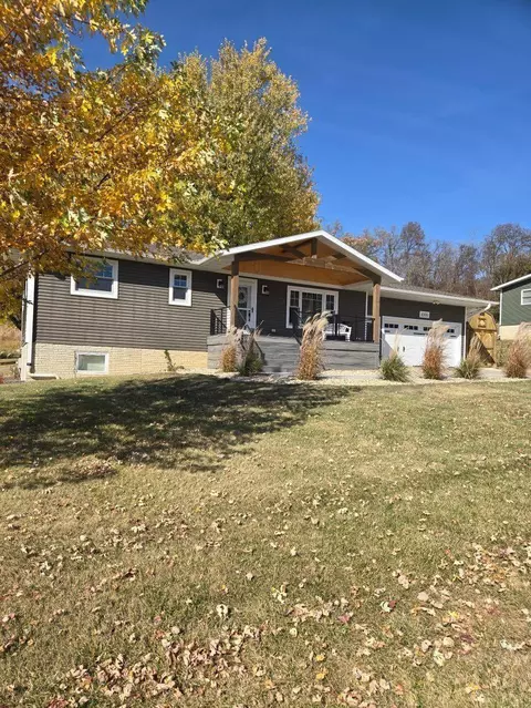 1006 Larrabee St, Clermont, IA 52135