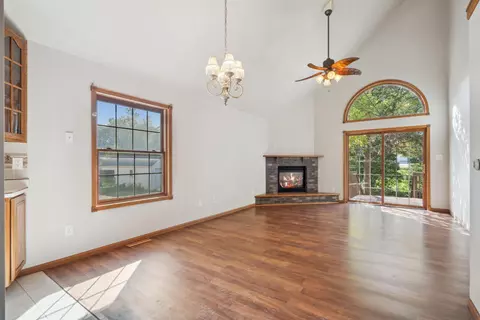 126 Cornwall Ave, Waterloo, IA 50702 photo 3