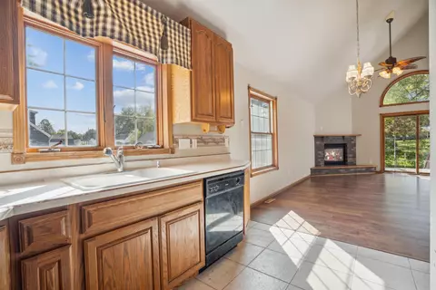 126 Cornwall Ave, Waterloo, IA 50702 photo 7