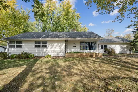 824 Meadow Ln, Waterloo, IA 50701
