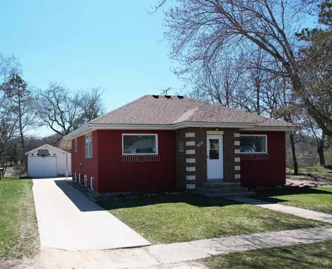 121 E Water Ave, Wadena, IA 52169
