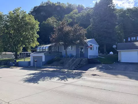 781 S Front St, Lansing, IA 52151
