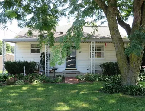 307 Main St, Hudson, IA 50643