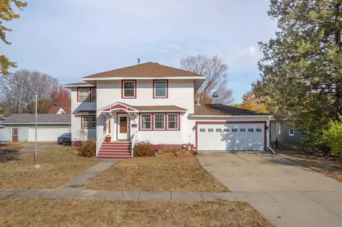 206 W 5th St, Sumner, IA 50674