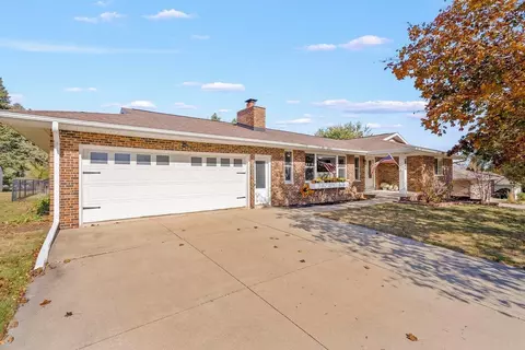 710 E Franklin St, Denver, IA 50622