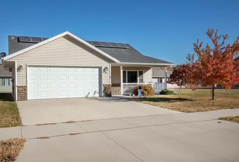 811 9th St, Charles City, IA 50616