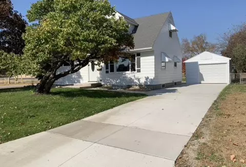 920 SW 2nd Ave, Waverly, IA 50677
