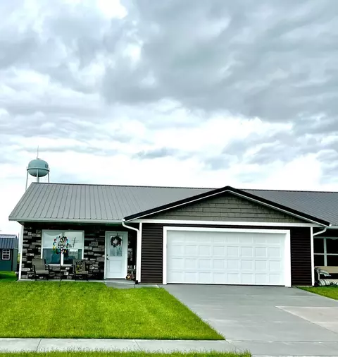 152 Towne Centre Dr, Urbana, IA 52345