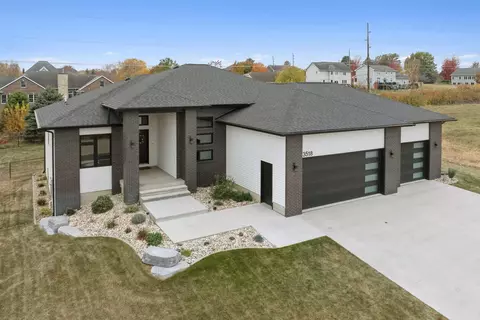 3518 Apollo St, Cedar Falls, IA 50613