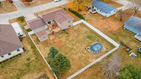 520 Elmer Ave, Readlyn, IA 50668