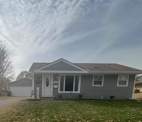 405 Candlewick Rd, Waterloo, IA 50703